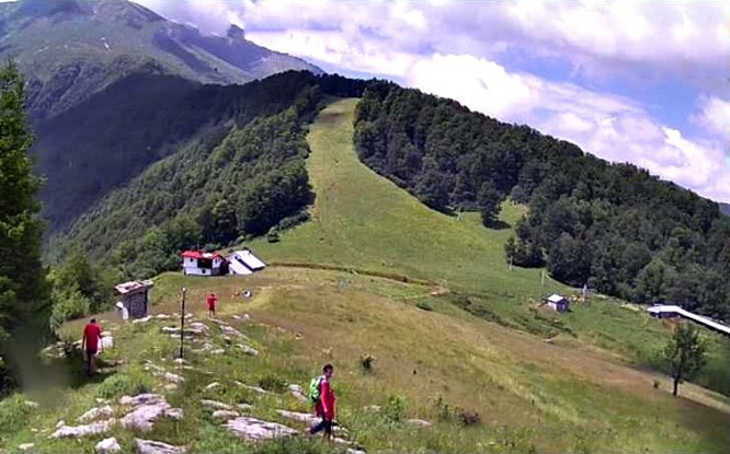 Хижа 'Плевен' времето уеб камера на живо над град Априлци, до връх Ботев, Стара планина, kamerite, live online camera