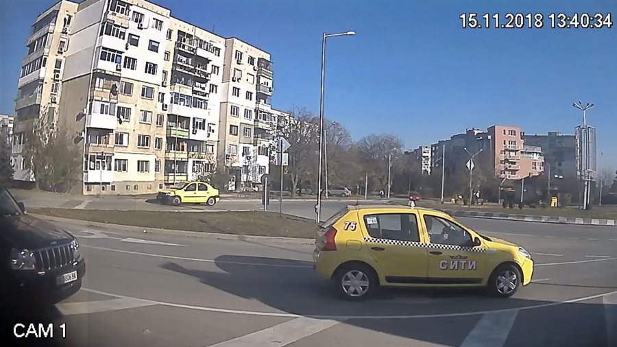 Шумен времето на живо уеб камера трафик 'кръгово' кръстовище бул. 'Ришки проход' с ул. 'Владайско възстание', kamerite, live webcam