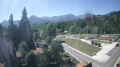 Априлци уеб камера времето на живо кв. Острец улици трафик, област Ловеч, до град Троян в подножието на връх Ботев Стара планина, Apriltsi: Balkan Mountains